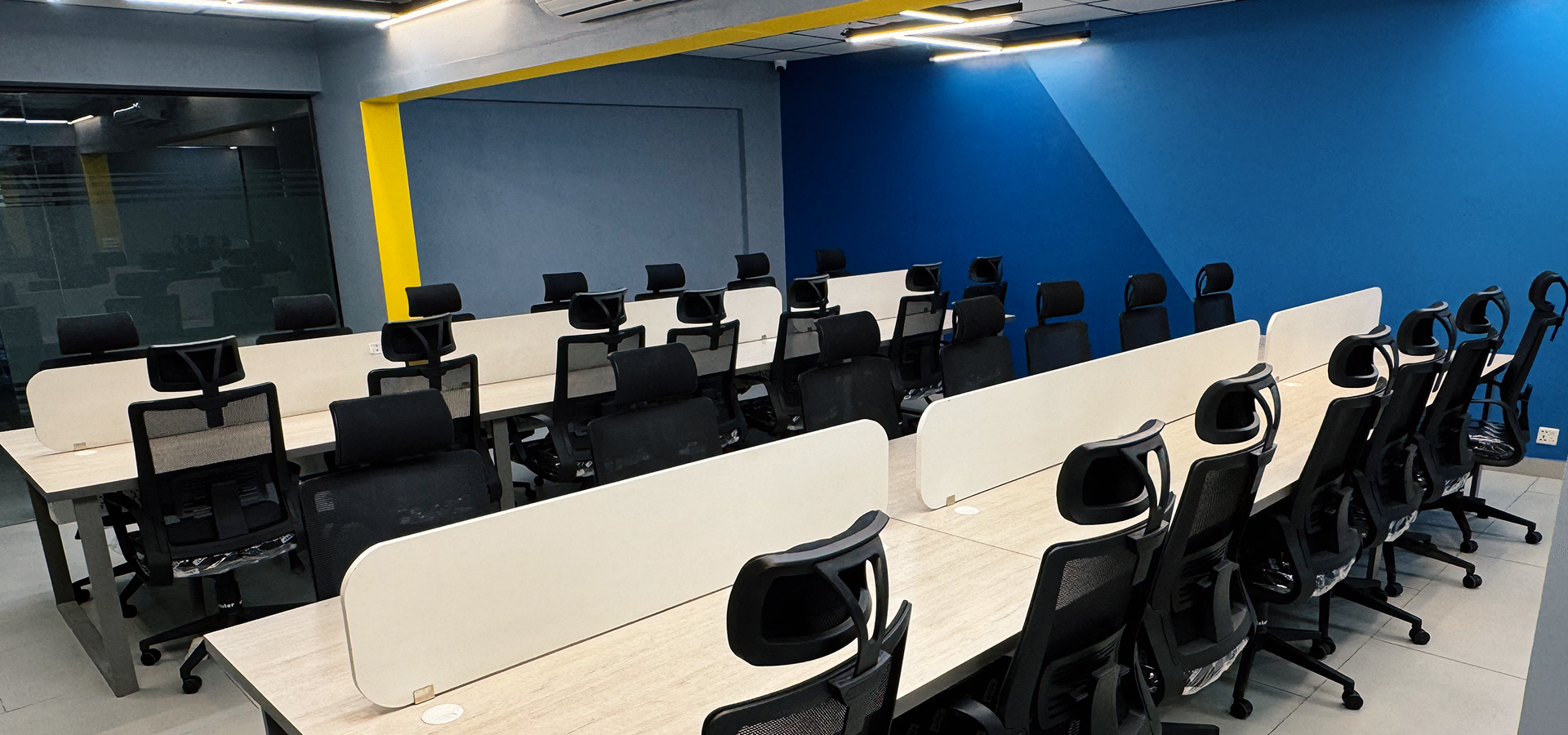 global-workspace-private-room-medium-large-companies-website-slider-1
