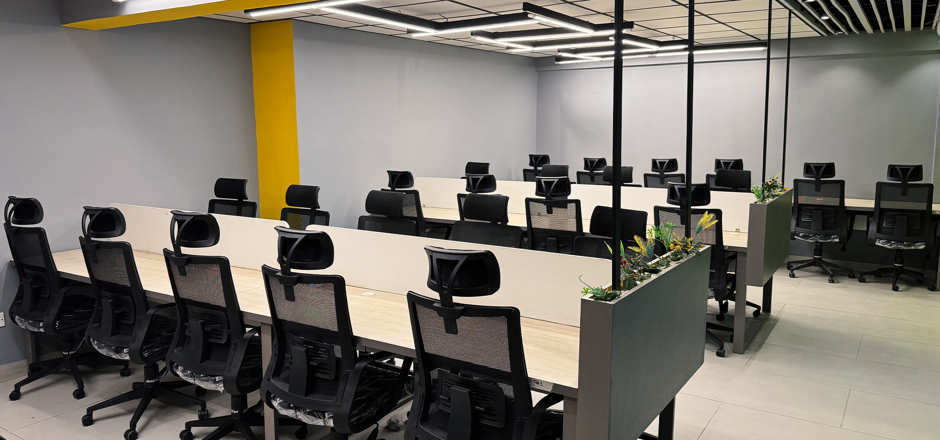 global-workspace-shared-hot-desk-freelancer-website-slider